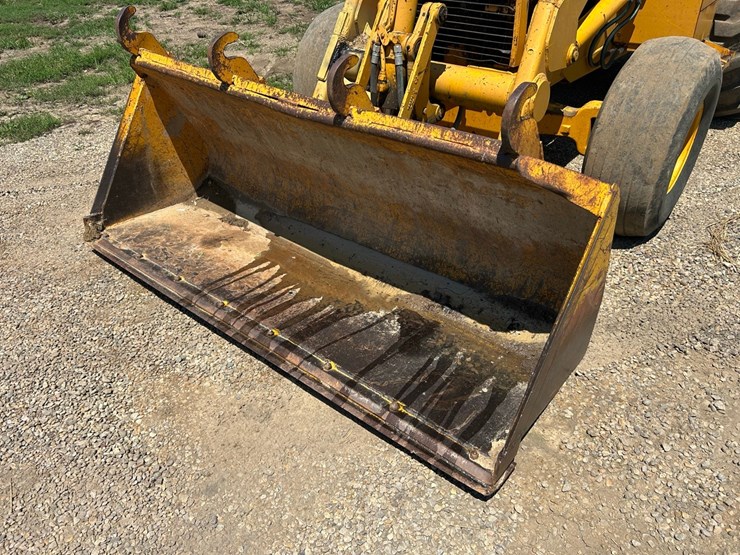 john-deere-610b-backhoe-image-6