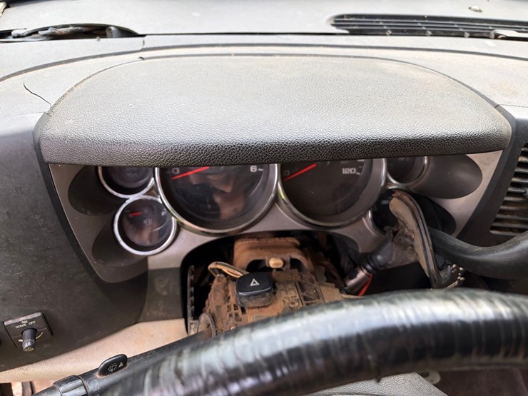 2010-chevrolet-2500-image-24