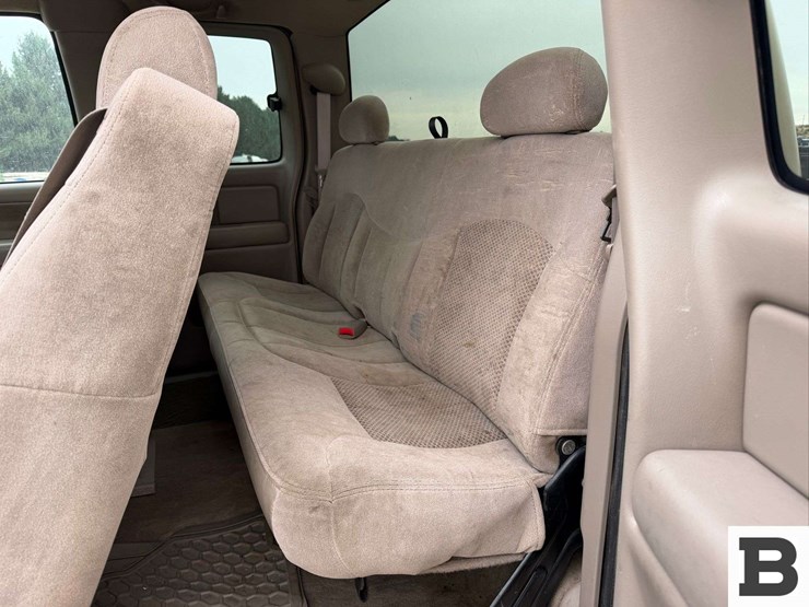 2001-chevrolet-silverado-2500hd-image-18