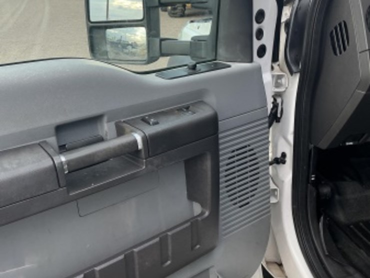 2016-ford-f550-image-30