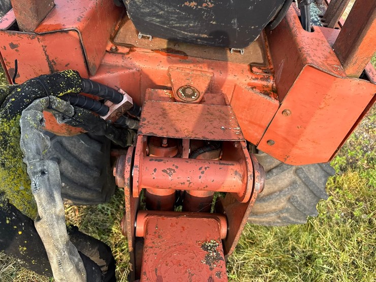 ditch-witch-350sx-image-38