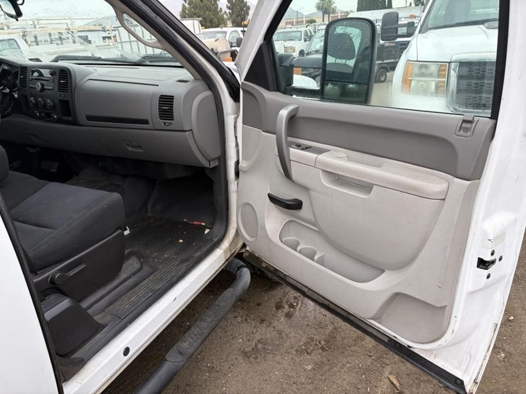 2012-gmc-sierra-2500-image-8