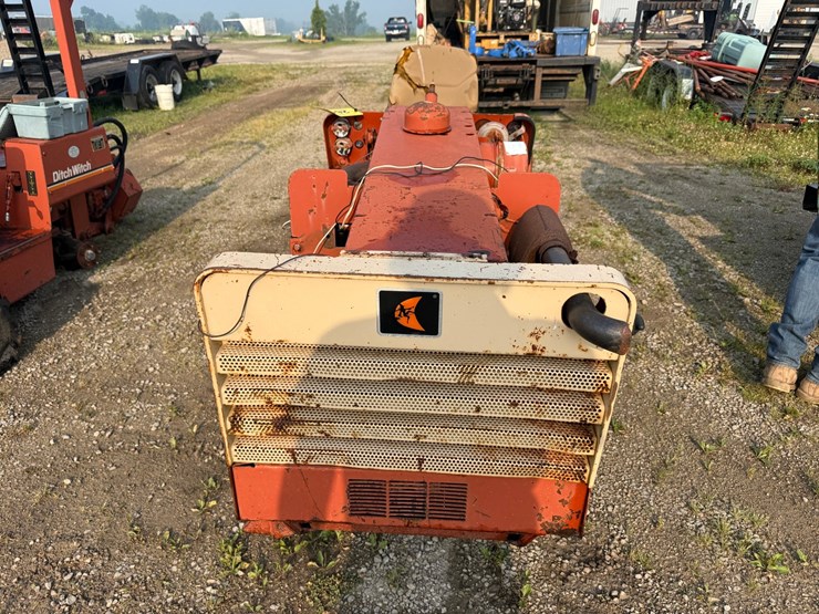 ditch-witch-350sx-image-8