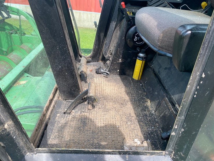 john-deere-4420-combine-image-53