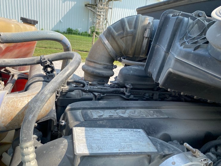 2019-peterbilt-579-image-30