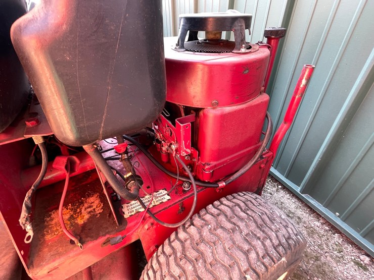 #2108-•-snapper-33"-riding-mower-image-13