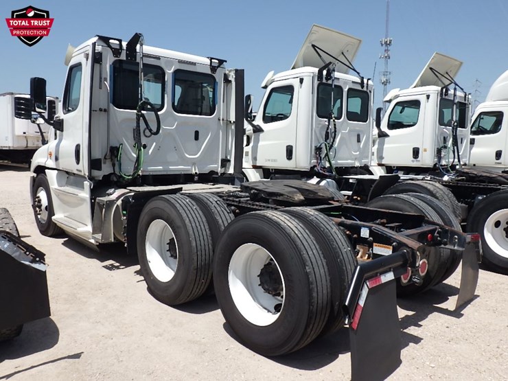 2019-freightliner-cascadia-125-evolution-image-13