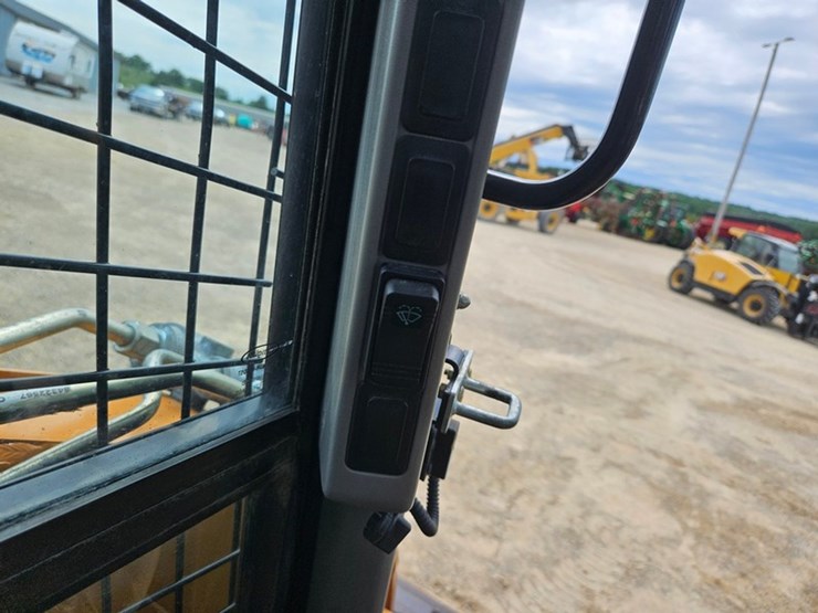 2019-case-sr210-image-29