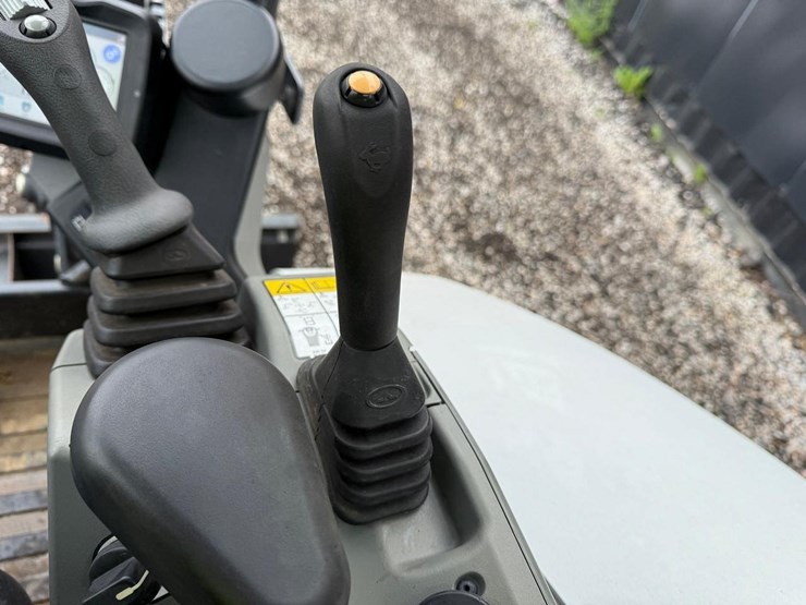 2025-bobcat-e32-image-17