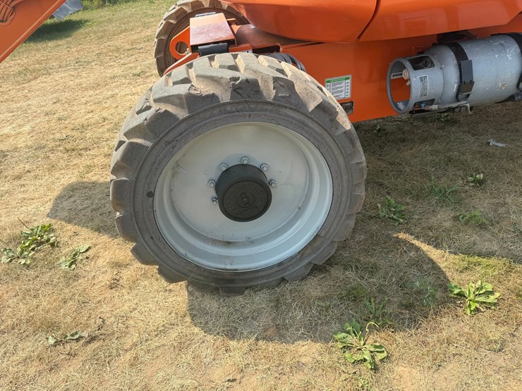 2012-jlg-600aj-image-37