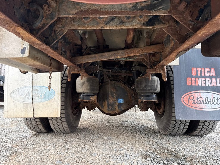 2007-peterbilt-335-image-36