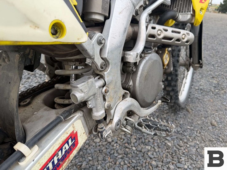 2012-suzuki-rmz450-competition-dirt-bike-image-15