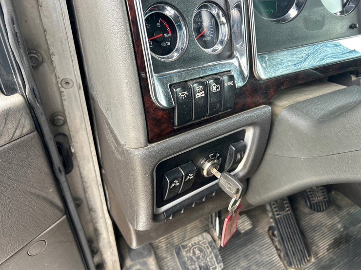2017-kenworth-t660-image-68