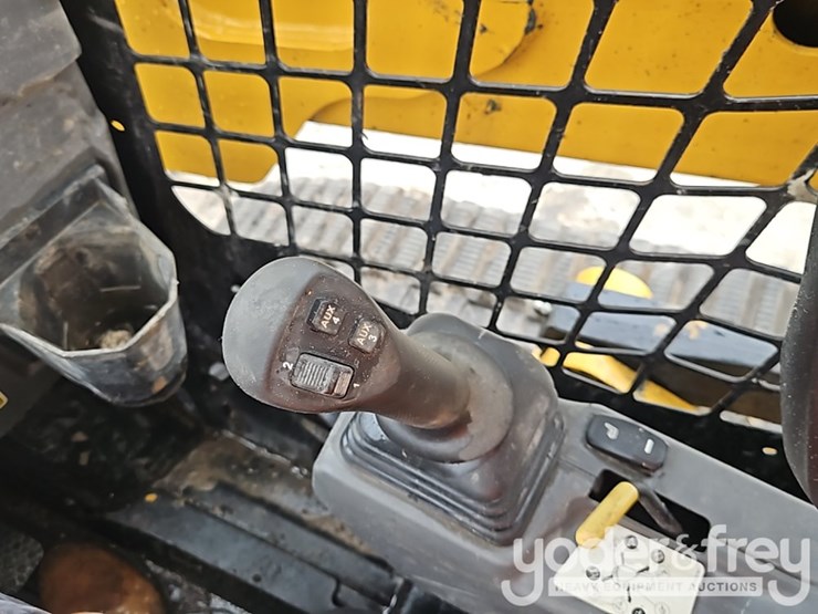 2025-caterpillar-255-image-26
