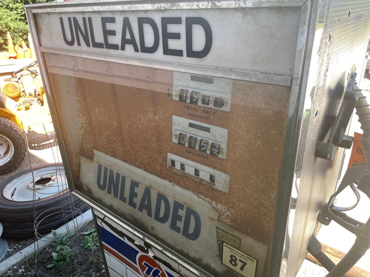 #2119-•-bennett-gas-pump-image-5