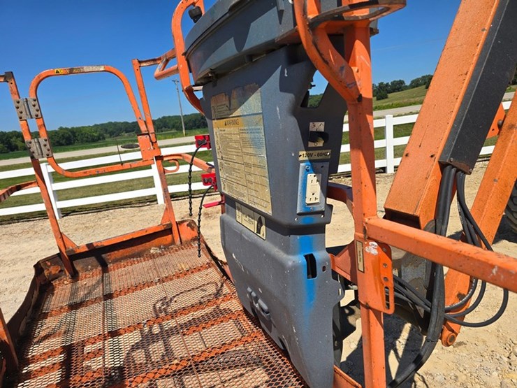 2013-jlg-600aj-image-12