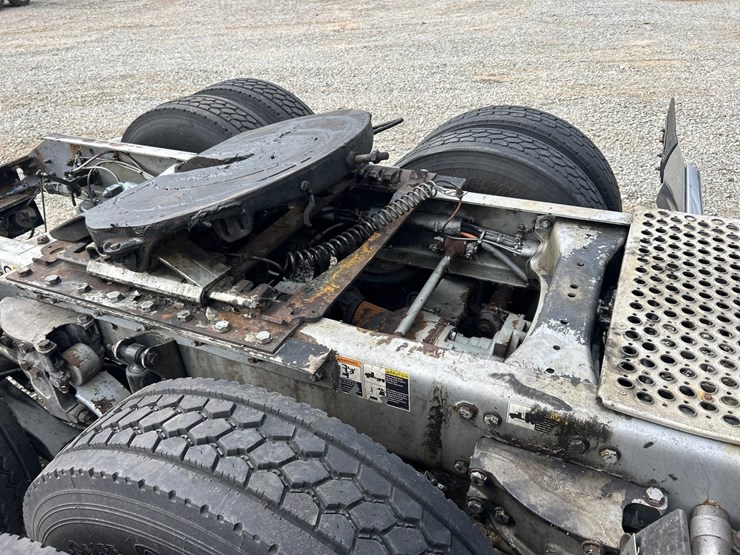 2017-kenworth-t660-image-35