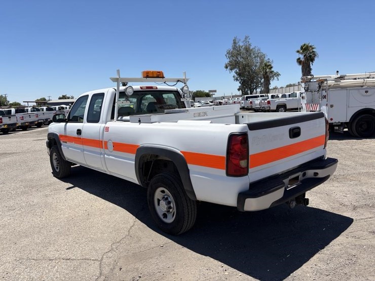 2005-chevrolet-silverado-2500-image-4