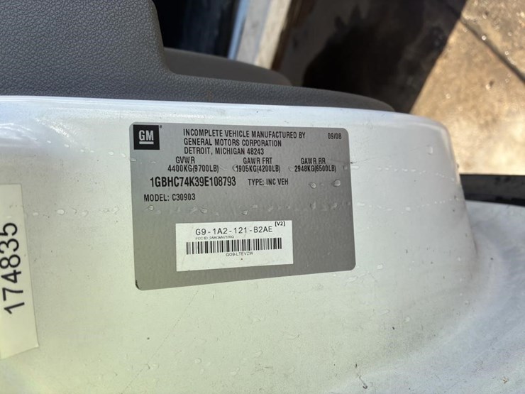 2009-chevrolet-3500hd-image-19