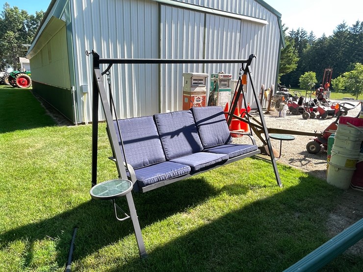 #2123-•-yard-swing-image-1
