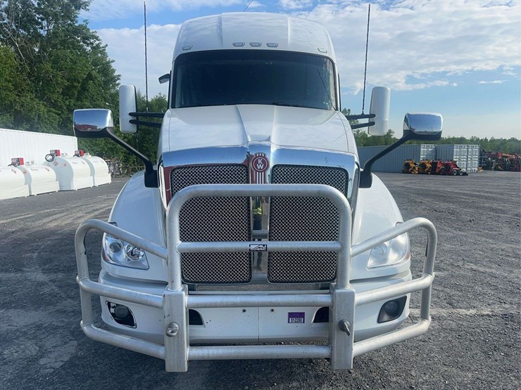2022-kenworth-t680-image-2