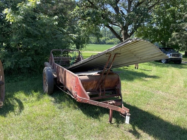 ground-driven-manure-spreader-image-1
