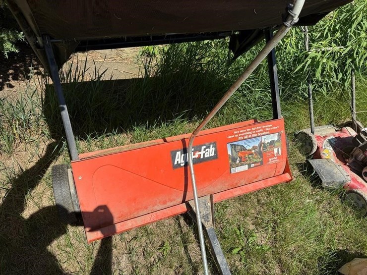 agri-fab-44"-lawn-sweeper-image-3