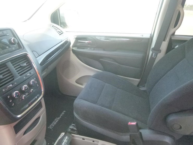2014-dodge-grand-caravan-image-11