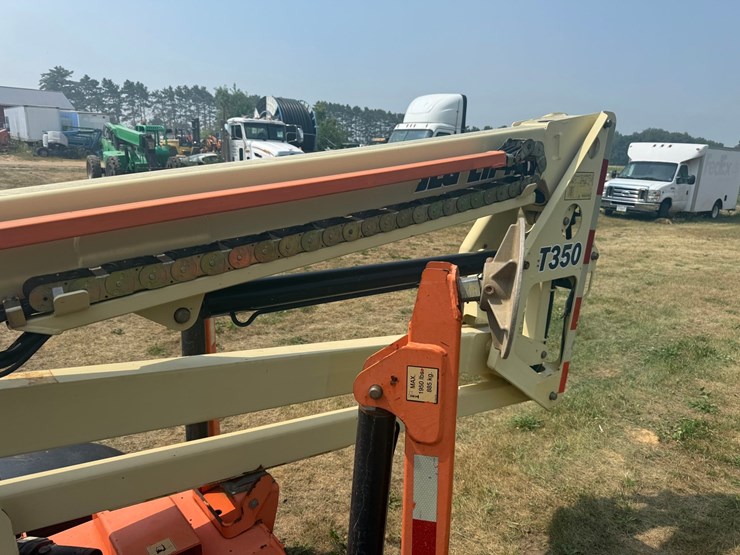 2016-jlg-t350-image-13