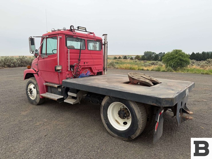 1999-freightliner-fl80-image-3