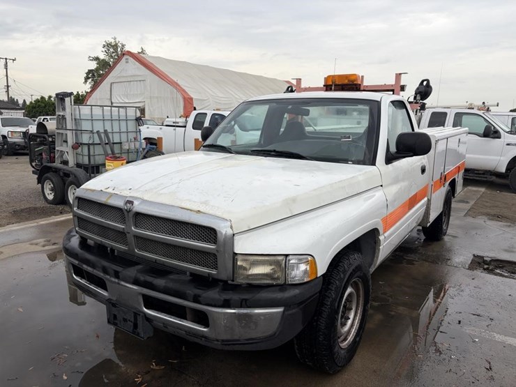 2002-dodge-ram-2500-image-1