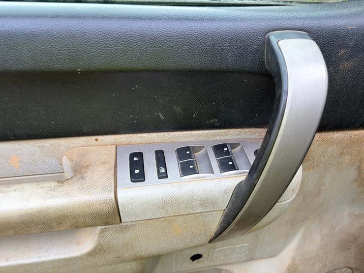 2010-chevrolet-2500-image-29