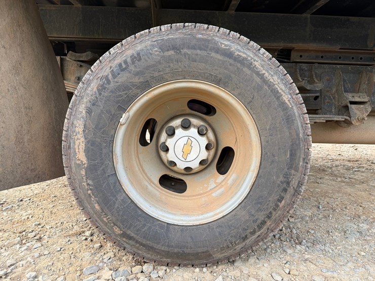 2001-chevrolet-3500-image-80