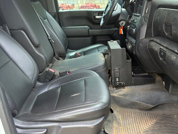 2020-chevrolet-3500hd-image-52