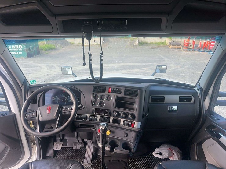 2022-kenworth-t680-image-31