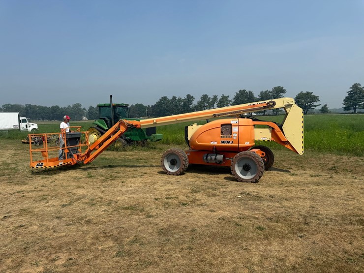 2012-jlg-600aj-image-3