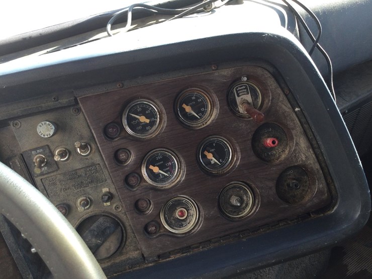 1985-ford-9000-image-15