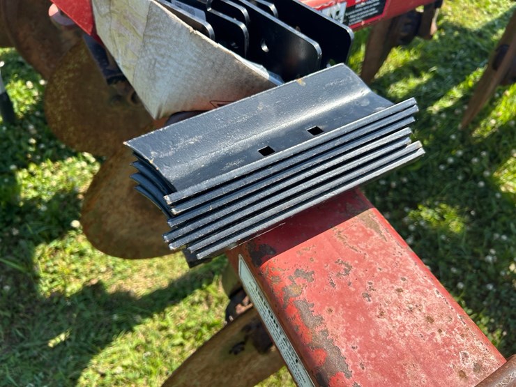 case-ih-730b-ecolo-tiger-ripper-image-38