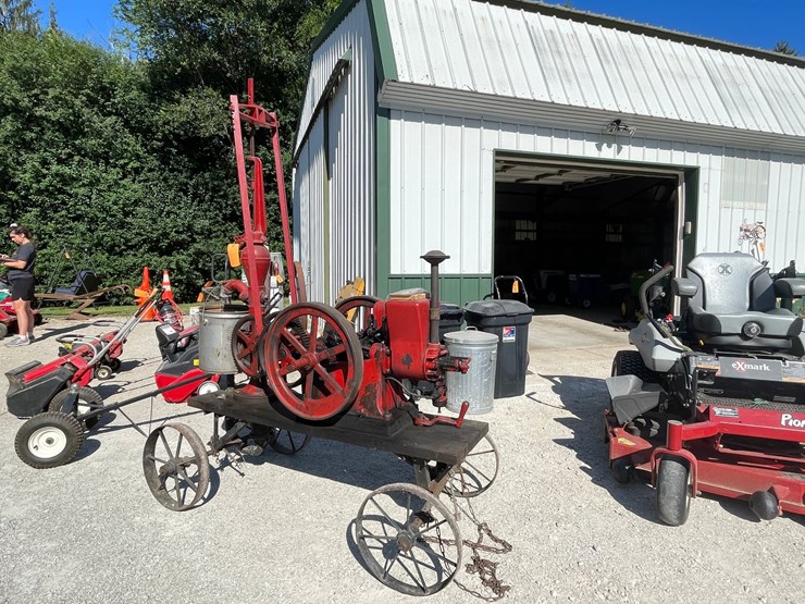 #2114-•-2-1/2-hp-associated-gas-engine-with-pump-jack-image-1