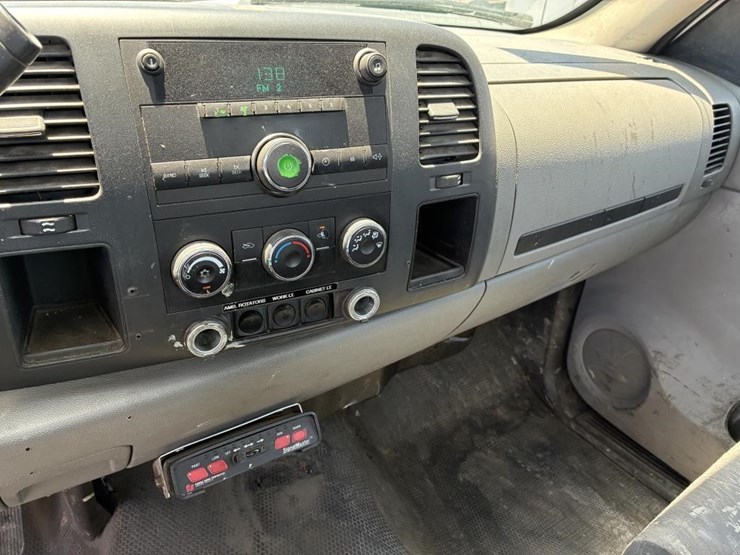 2009-chevrolet-3500hd-image-23