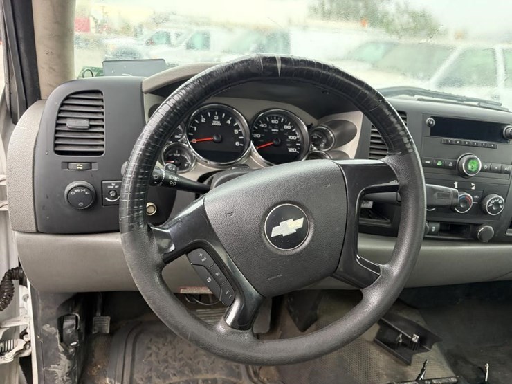 2013-chevrolet-silverado-2500-image-13