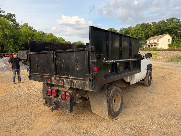 2001-chevrolet-3500-image-5