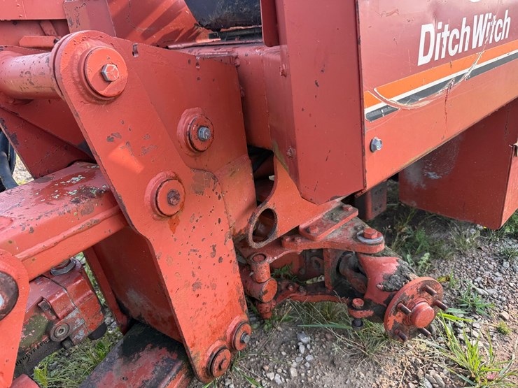 ditch-witch-350sx-image-27