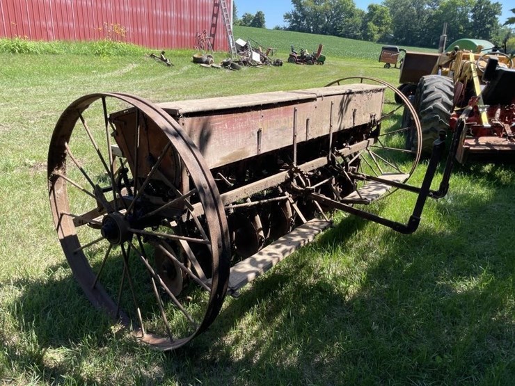 8'-mccormick-deering-steel-wheel-grain-drill-image-6