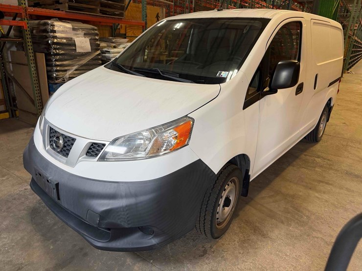 2017-nissan-nv200-image-1