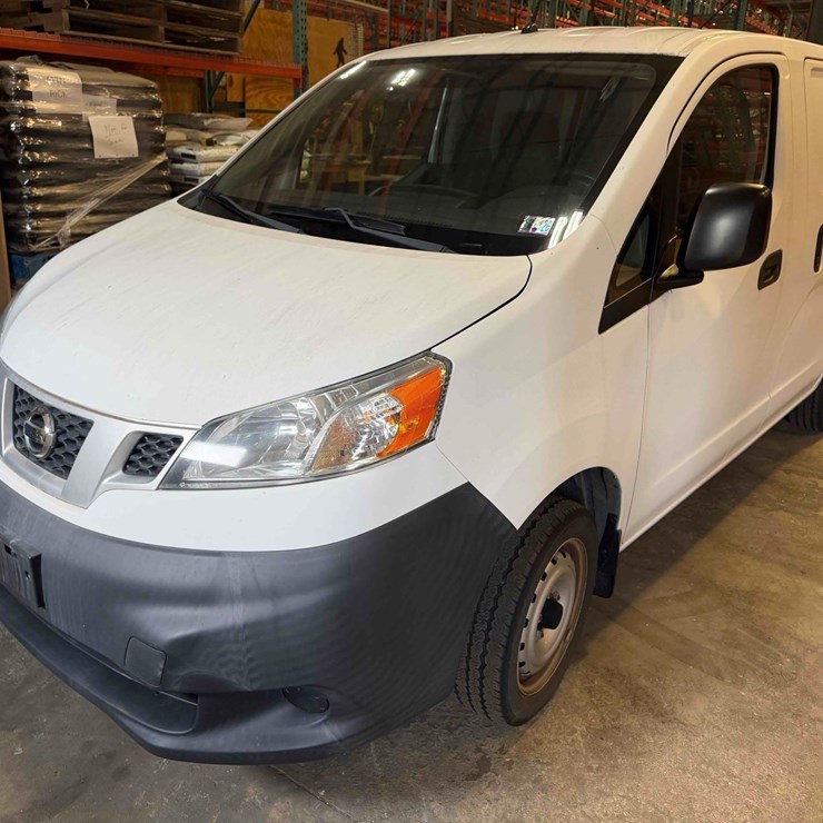 2017 NISSAN NV200