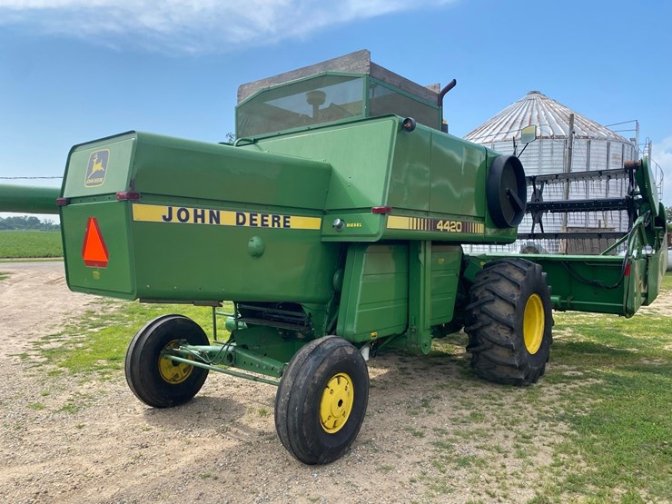 john-deere-4420-combine-image-5