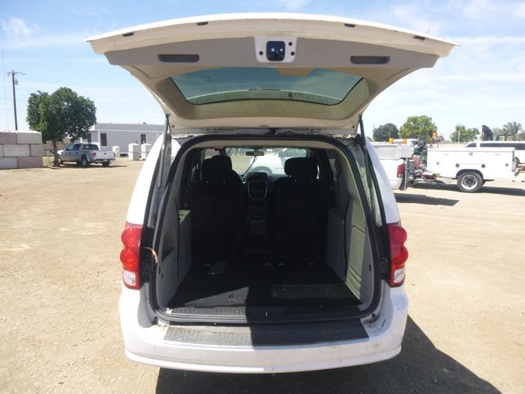 2014-dodge-grand-caravan-image-24