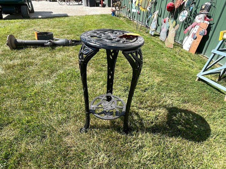 #2148-•-cast-outdoor-decorative-table-image-1