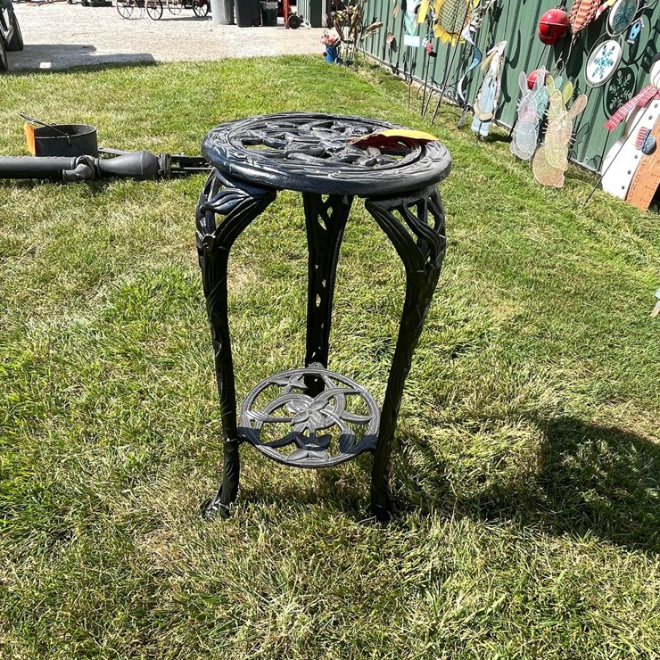 #2148 • Cast Outdoor Decorative Table